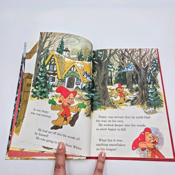 Disney Books Grolier Book Club Cinderella Sleeping Beauty Snow White The Rescuer - Picture 16 of 16